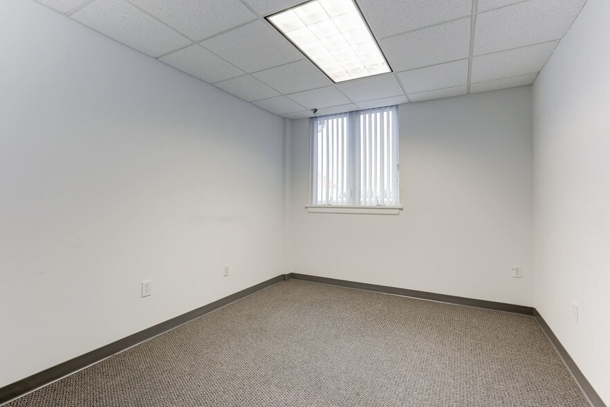 More Photos Of 2915-2917 Hunter Mill Rd, Oakton Medical For Sale