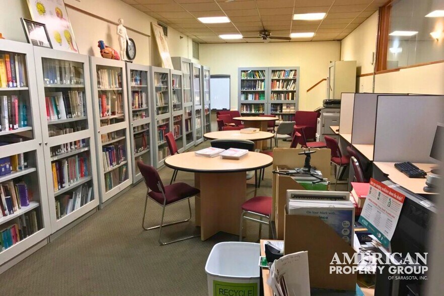 More Photos Of 3808 N Tamiami Trl, Sarasota Medical For Sale