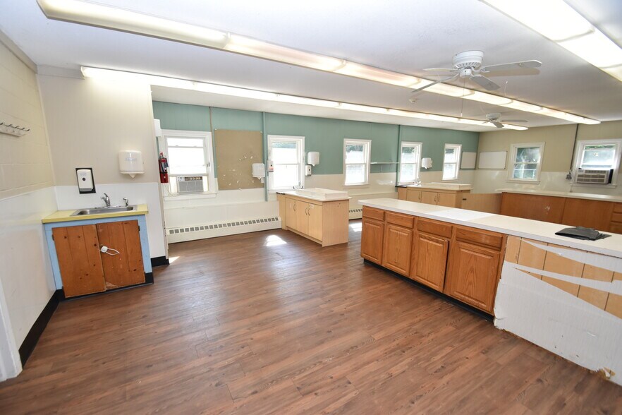 More Photos Of 194 House St, Glastonbury Daycare Center For Sale