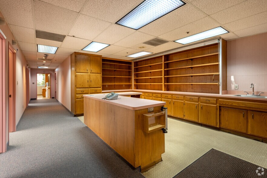 More Photos Of 4000 Physicians Blvd, Bakersfield Medical For Sale