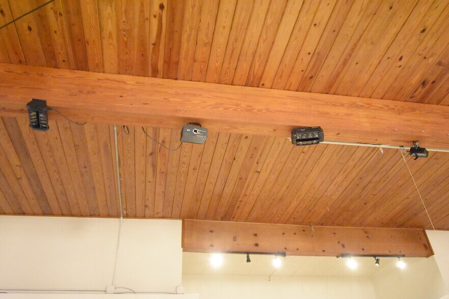 More Photos Of 401 Pennsylvania St, South Houston Lodge Meeting Hall For Sale