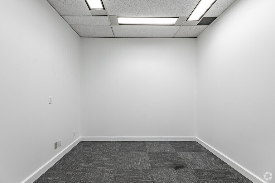 More Photos Of 2 Bloor St W, Toronto Office For Lease