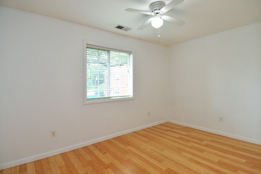 More Photos Of 1705 Commonwealth Ave, Alexandria Apartments For Sale