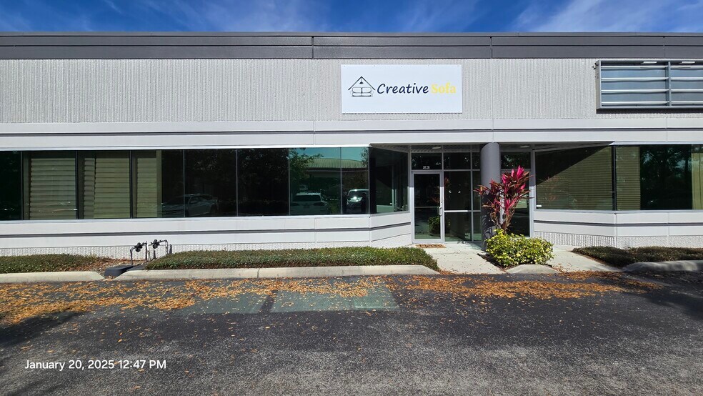 More Photos Of 7901 Kingspointe Pky, Orlando Showroom For Lease