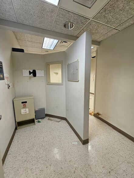 More Photos Of 1120 Professional Blvd, Evansville Office For Sale