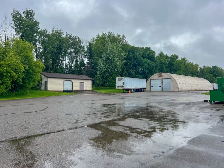 More Photos Of 1906 N Peach Ave, Marshfield Warehouse For Lease