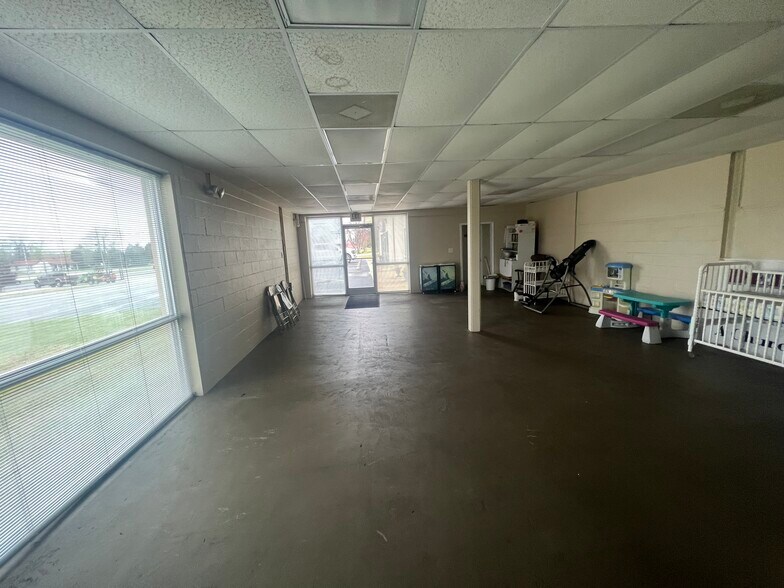 More Photos Of 2307 S Boston Rd, Danville Flex For Sale