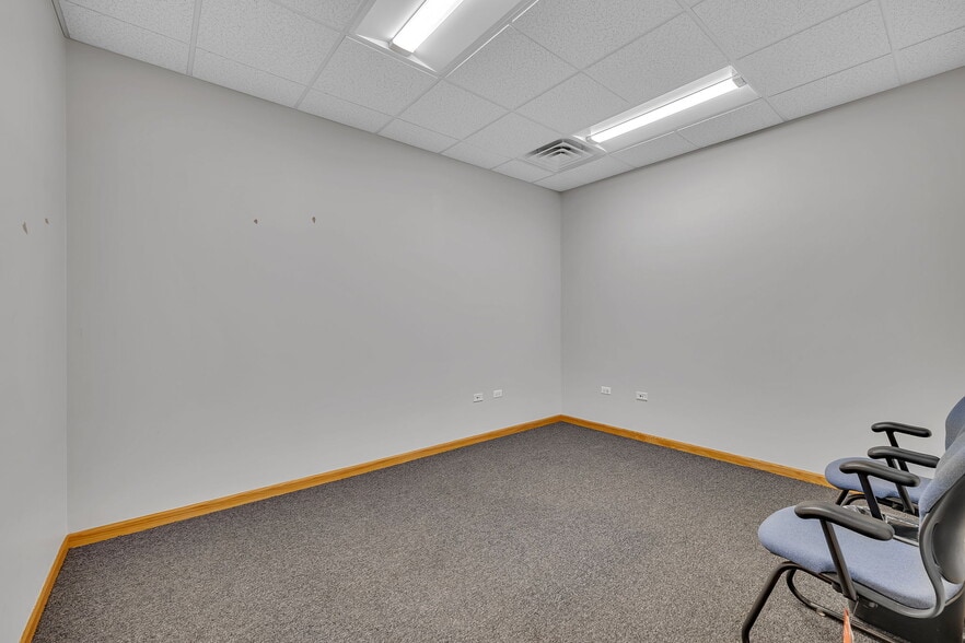 More Photos Of 801 Brian Dr, Crest Hill Light Distribution For Lease