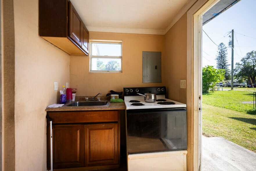 More Photos Of 433 Se Lake St, Stuart Apartments For Sale