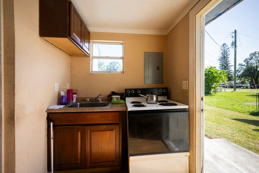 More Photos Of 433 Se Lake St, Stuart Apartments For Sale