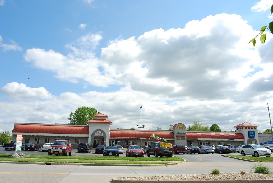 More Photos Of 1333 Central Park Dr, O'Fallon Freestanding For Lease