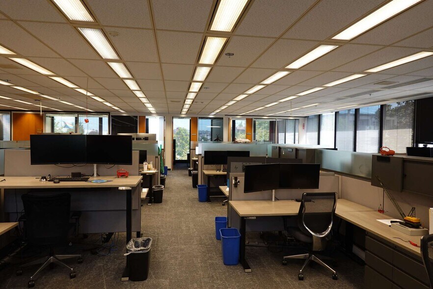 More Photos Of 2141 NW 25th Ave, Portland Office For Sale