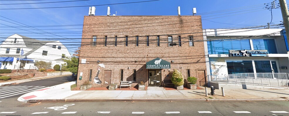 Primary Photo Of 1293 Clove Rd, Staten Island Office For Lease