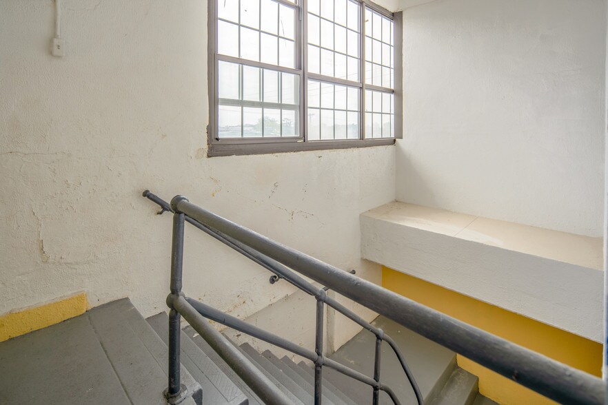 More Photos Of 86-90 Forrest St, Jersey City Warehouse For Lease
