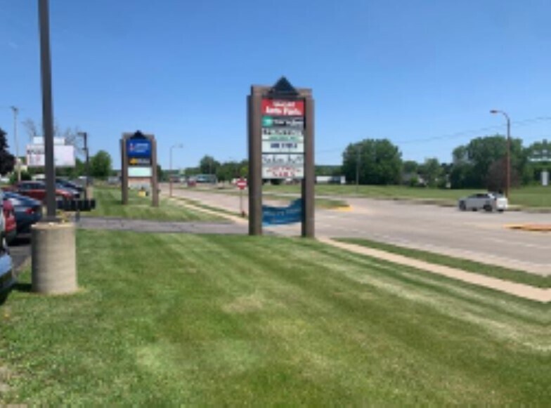 More Photos Of 614-630 Wisconsin 136, Baraboo Storefront For Lease