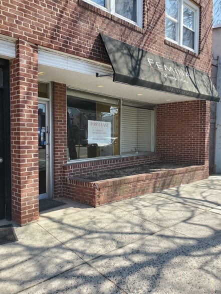 More Photos Of 235 Deer Park Ave, Babylon General Retail For Lease