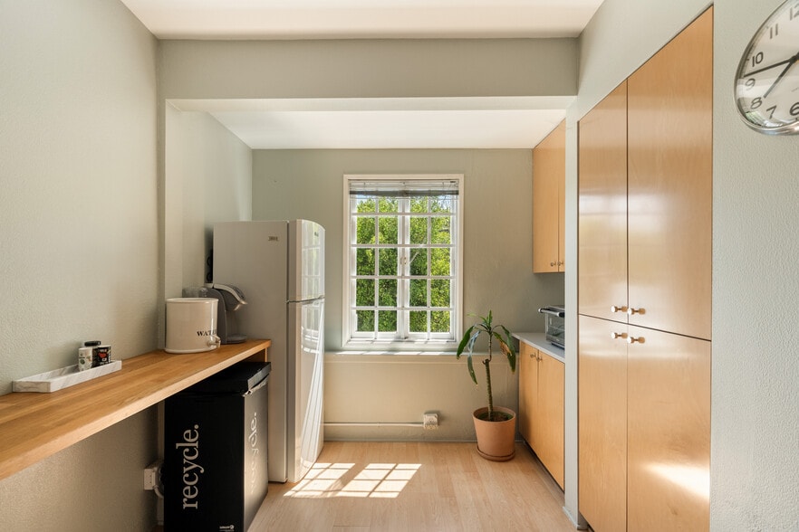 More Photos Of 588 N Larchmont Blvd, Los Angeles Office For Lease