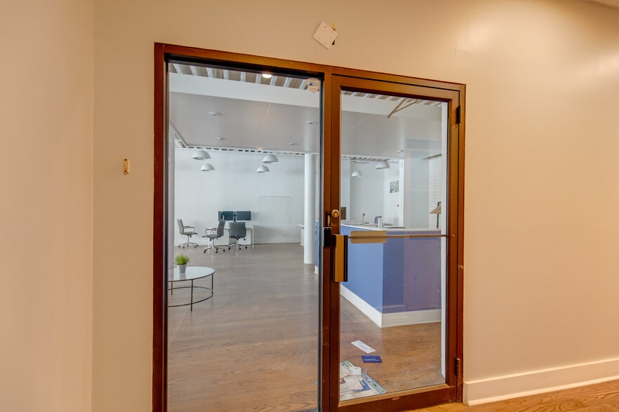 More Photos Of 11 E Hubbard St, Chicago Office For Lease