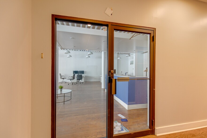More Photos Of 11 E Hubbard St, Chicago Office For Lease