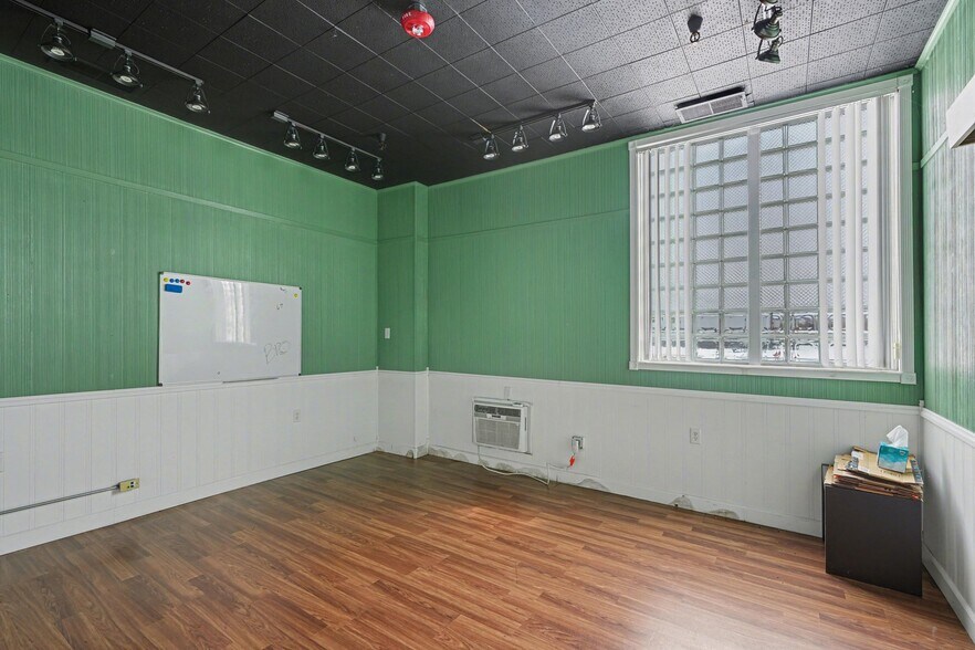 More Photos Of 49 S 2nd St, New Vienna Manufacturing For Lease