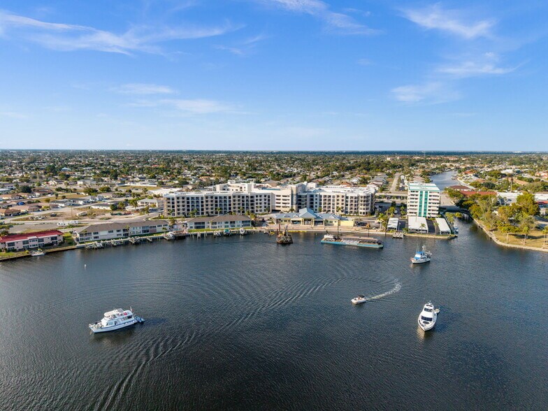 More Photos Of 917 SE 47th Ter, Cape Coral Restaurant For Sale