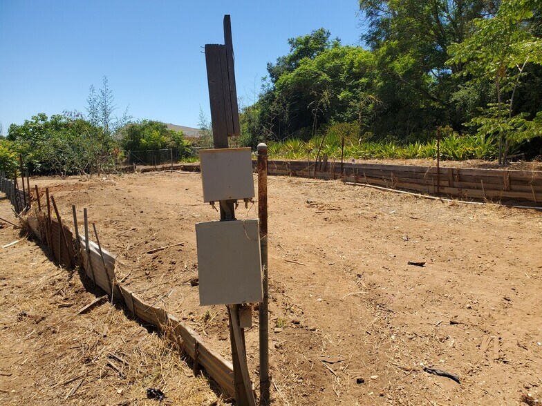 More Photos Of 326 Plumosa Ave, Vista Land For Sale