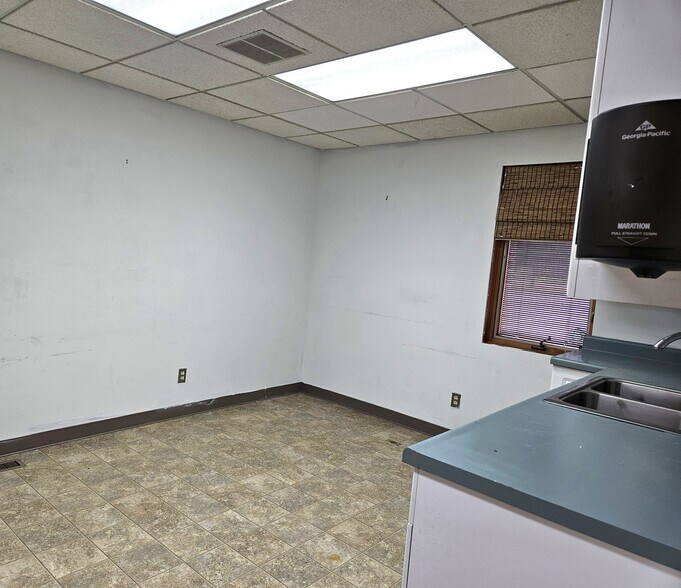 More Photos Of 5820 Gratiot Rd, Saginaw Medical For Sale