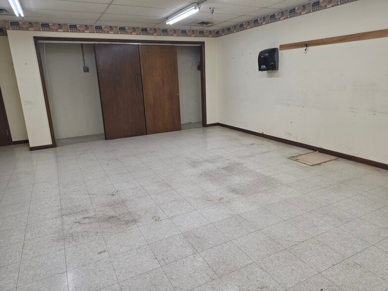 More Photos Of 736 W Main St, Greensburg Supermarket For Sale