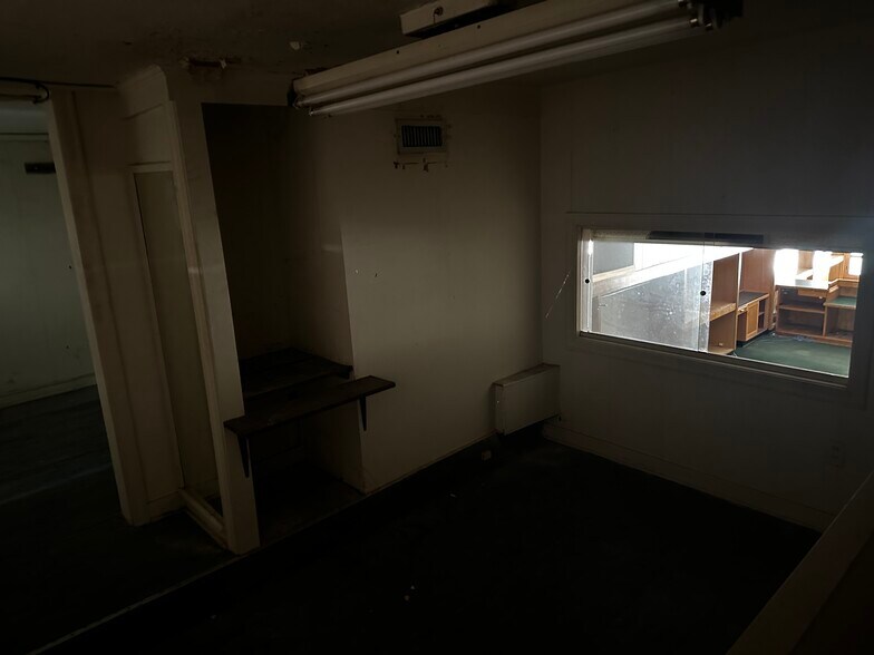 More Photos Of 10 E Main St, Shawnee Storefront For Lease