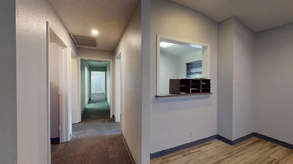 More Photos Of 2525 Wallingwood Dr, Austin Unknown For Lease