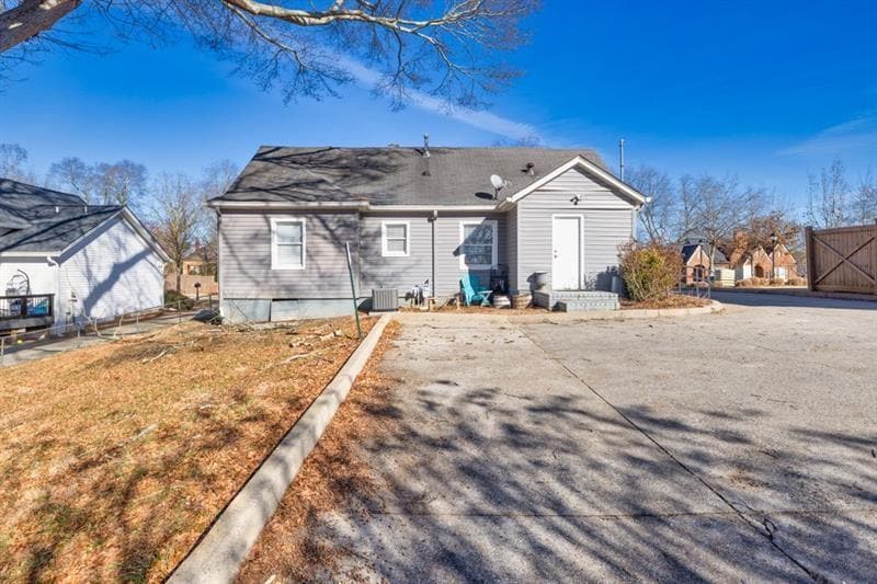 More Photos Of 449 S Hill St, Buford Office For Sale