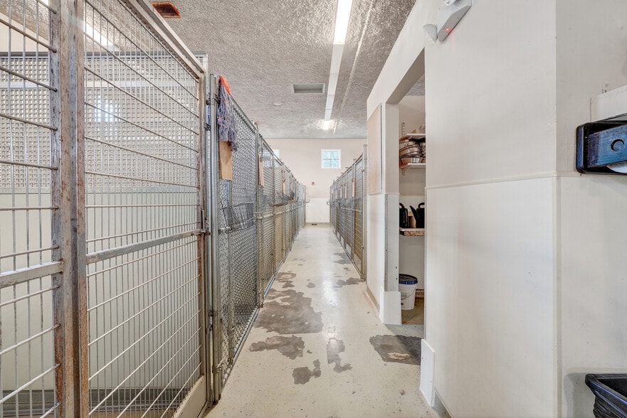More Photos Of 140 Summer St, Holliston Veterinarian Kennel For Sale