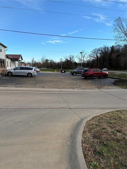 More Photos Of 150 S Hall St, Potosi Office For Sale