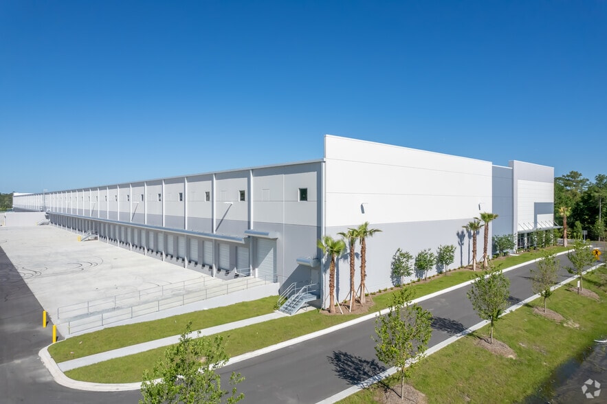 More Photos Of 5281 L B McLeod Rd, Orlando Warehouse For Lease