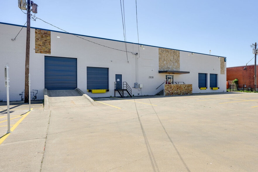 More Photos Of 2838-2910 Anode Ln, Dallas Warehouse For Lease