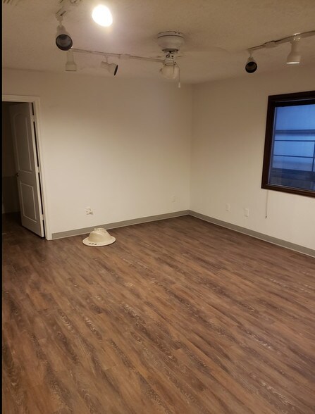 More Photos Of 423 S 8th St, La Porte Distribution For Lease