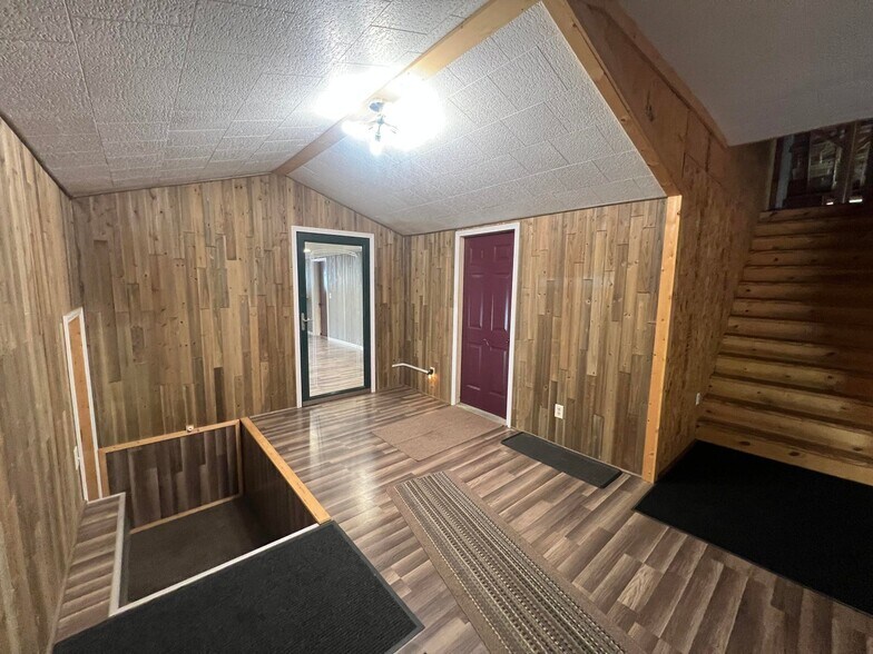 More Photos Of 380 S Main St, De Graff Light Manufacturing For Sale