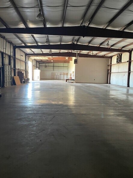 More Photos Of 1506 Corporate Dr, Shreveport Manufacturing For Lease