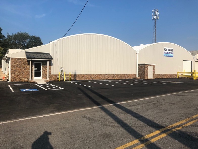 More Photos Of 100 Industrial Dr, Cartersville Manufacturing For Lease