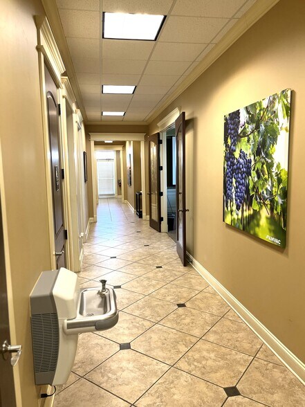 More Photos Of 1155 Halle Park Cir, Collierville Office For Lease