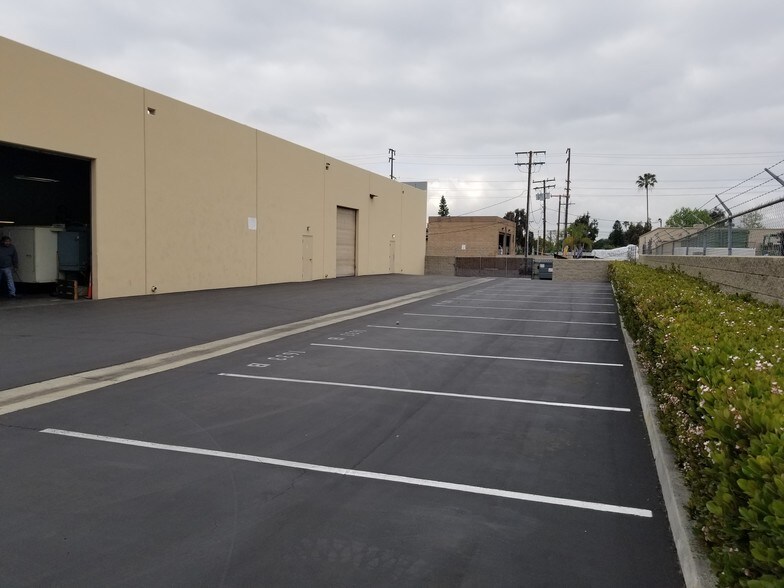 More Photos Of 1611-1635 W San Bernardino Rd, Covina Warehouse For Lease