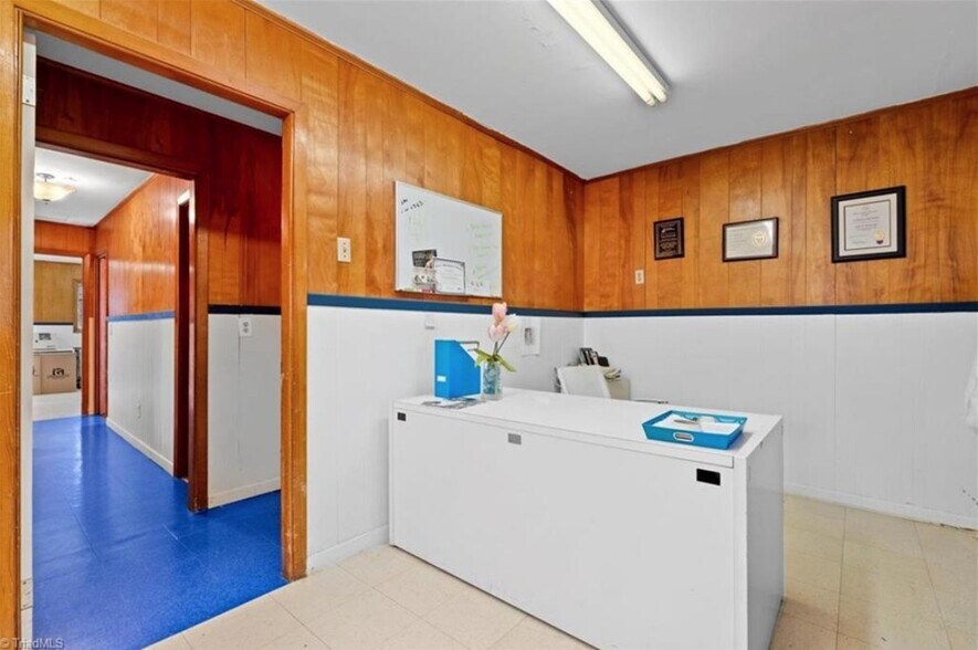 More Photos Of 1006 S Main St, Burlington Office For Sale