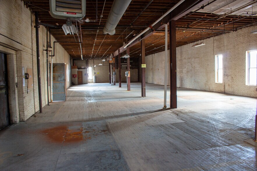More Photos Of 1224 Mill St, Jasper Manufacturing For Lease
