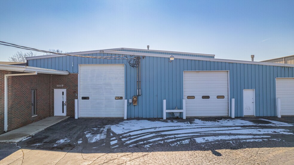 More Photos Of 1019 E Summit St, Crown Point Warehouse For Sale