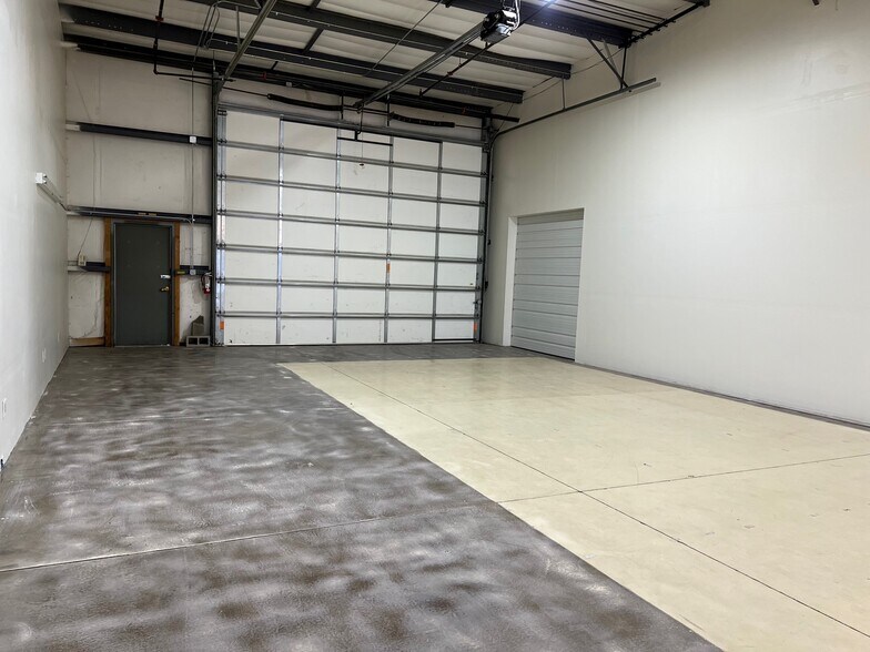 More Photos Of 501-537 W 66th St, Loveland Flex For Lease