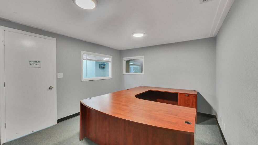 More Photos Of 10910-10920 Wiles Rd, Coral Springs Warehouse For Lease