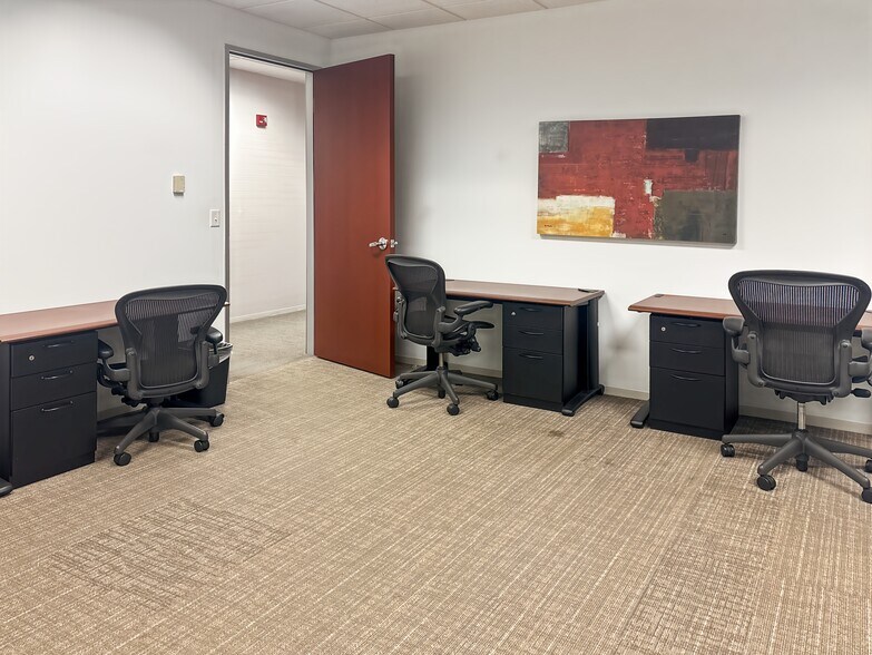 More Photos Of 3900 Westerre Pky, Richmond Coworking Space