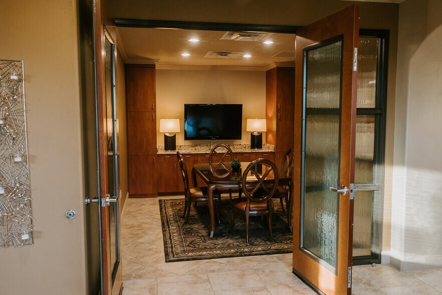 More Photos Of 2806 Flintrock Trace, Lakeway Loft Creative Space For Sale