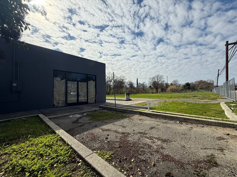 More Photos Of 1625 Sacramento Ave, West Sacramento Storefront For Sale