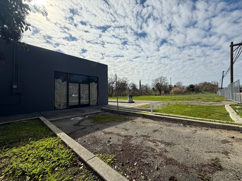 More Photos Of 1625 Sacramento Ave, West Sacramento Storefront For Sale